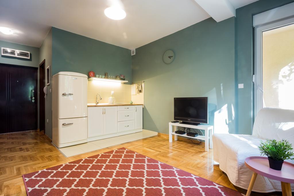 ! Promo! Central Evergreen Studio - Free Public Parking-Fast Wi-Fi Novi Sad Eksteriør bilde